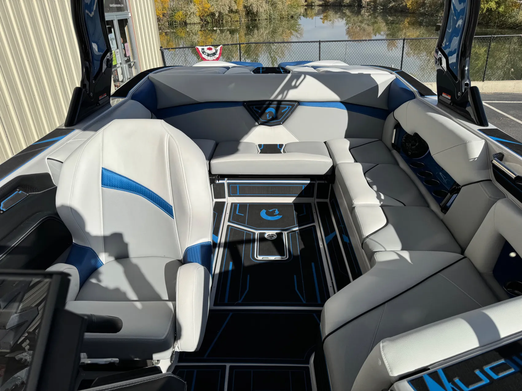 2025 Centurion NV233