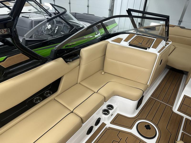 2024 MOOMBA MAX