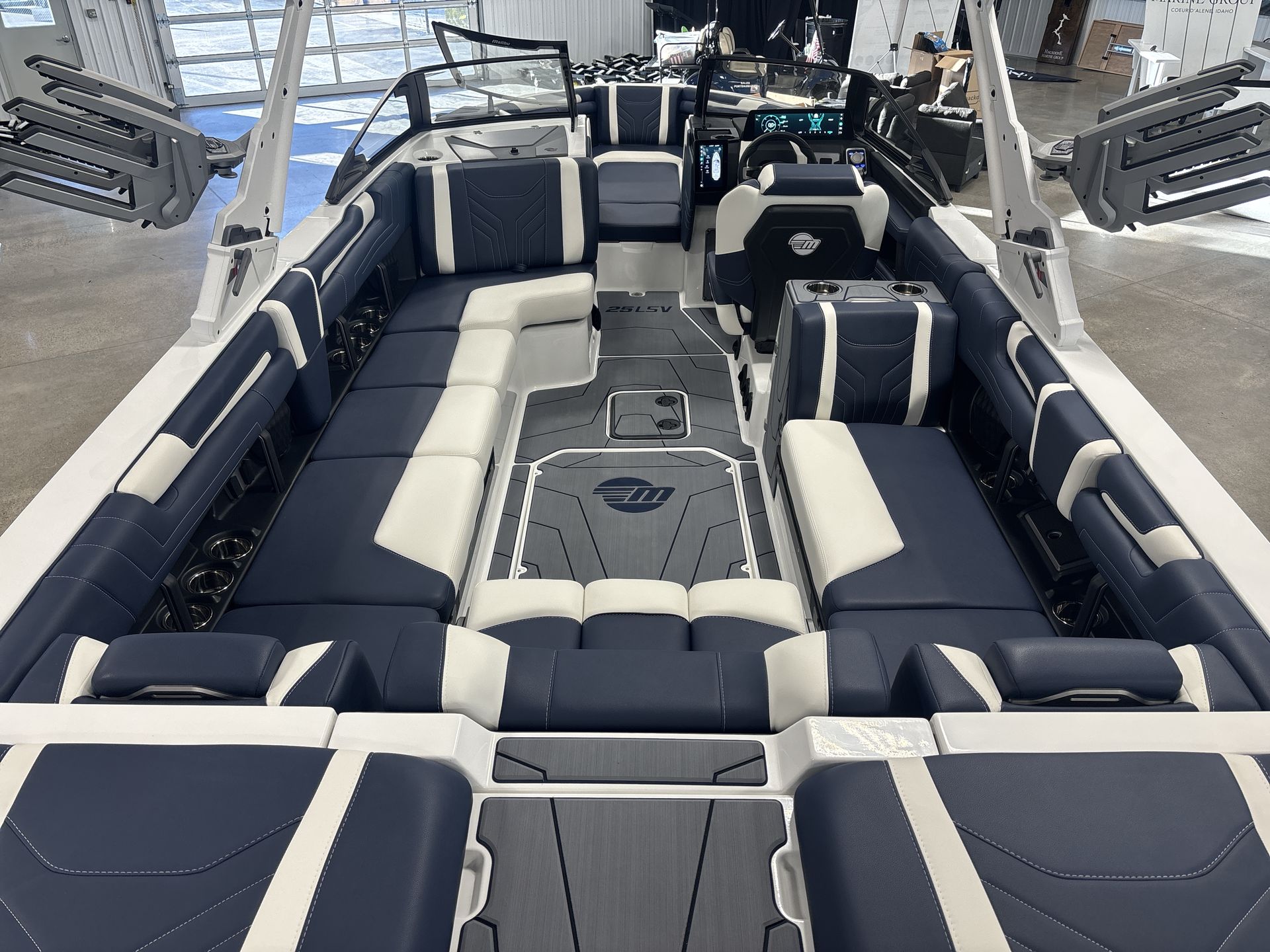 2025 Malibu 25LSV