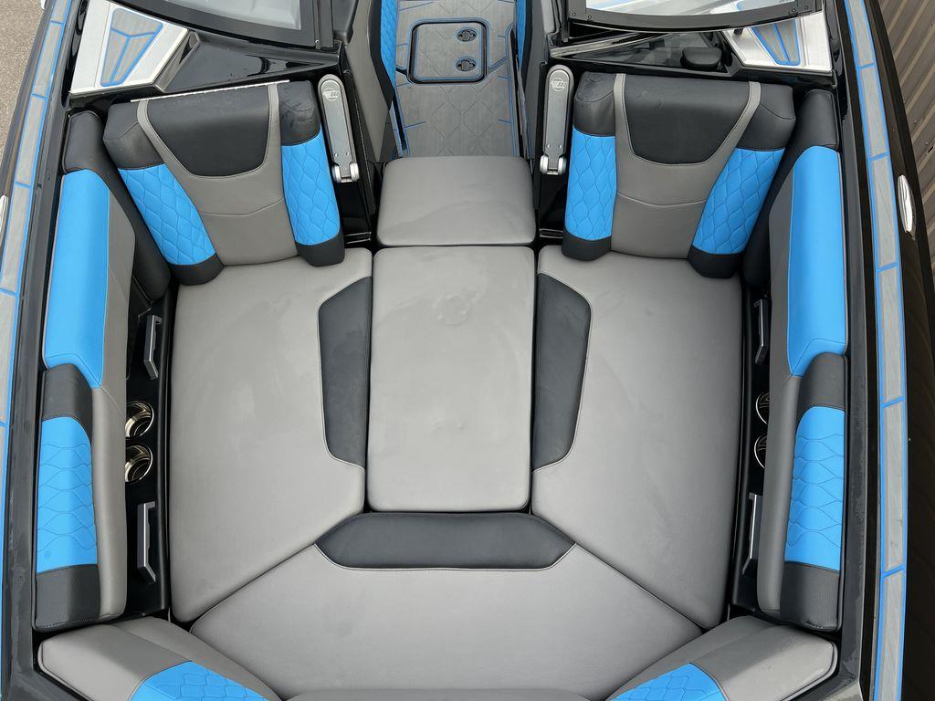 2021 Malibu Boats M220