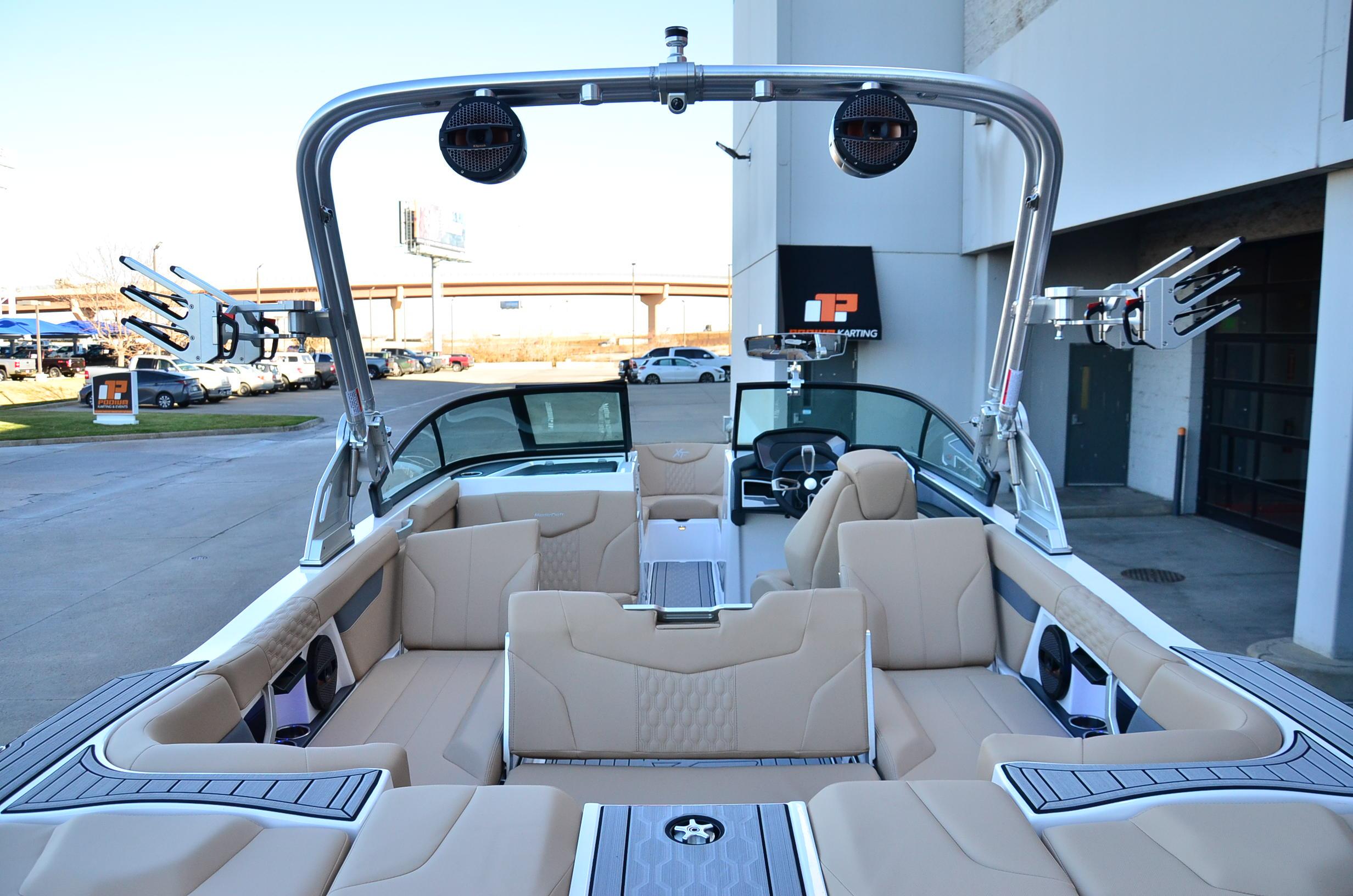 2024 MasterCraft XT25 – Loaded! Model Year End Clearance!