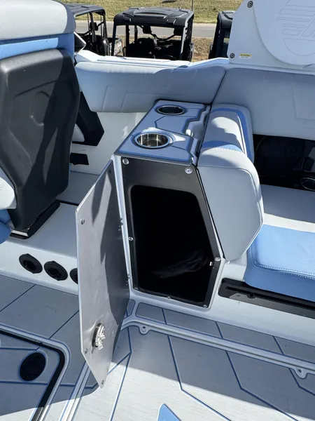 2025 Malibu 25 LSV