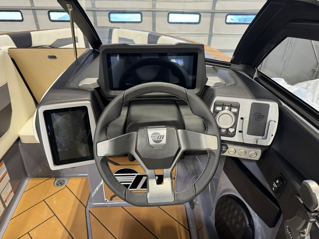 2024 Malibu 23 LSV