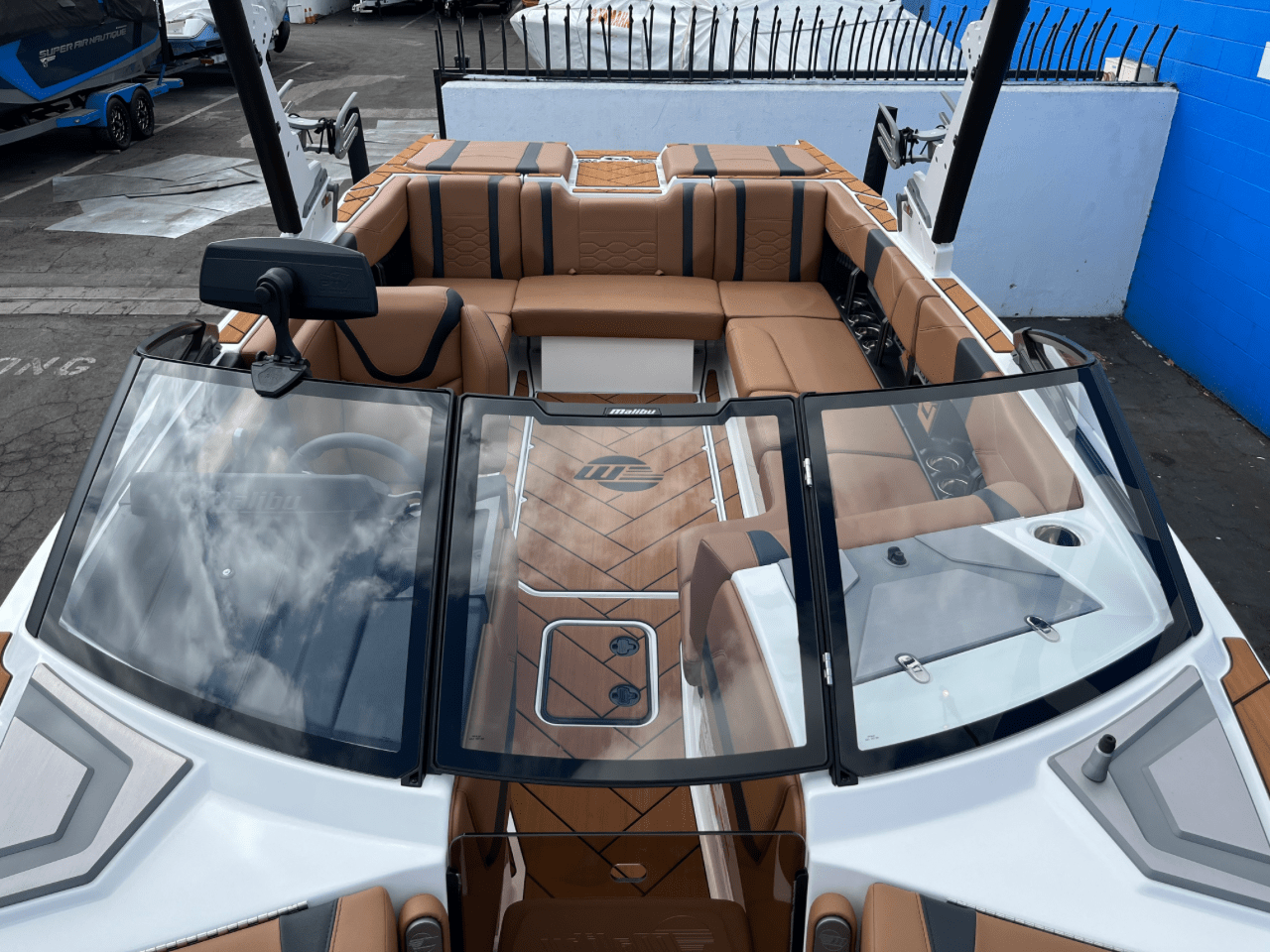 2025 Malibu 23 LSV