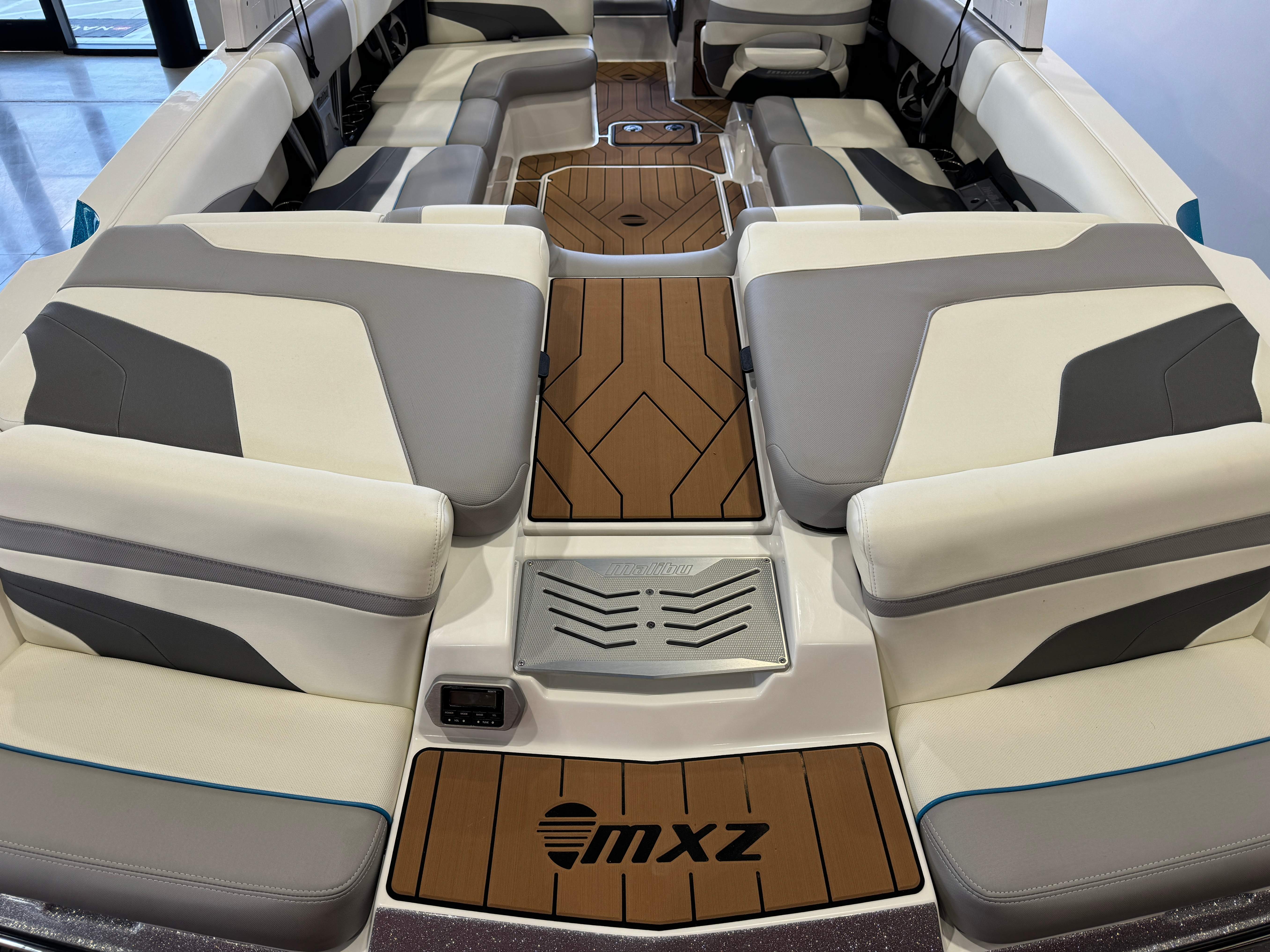 2018 Malibu 24 MXZ
