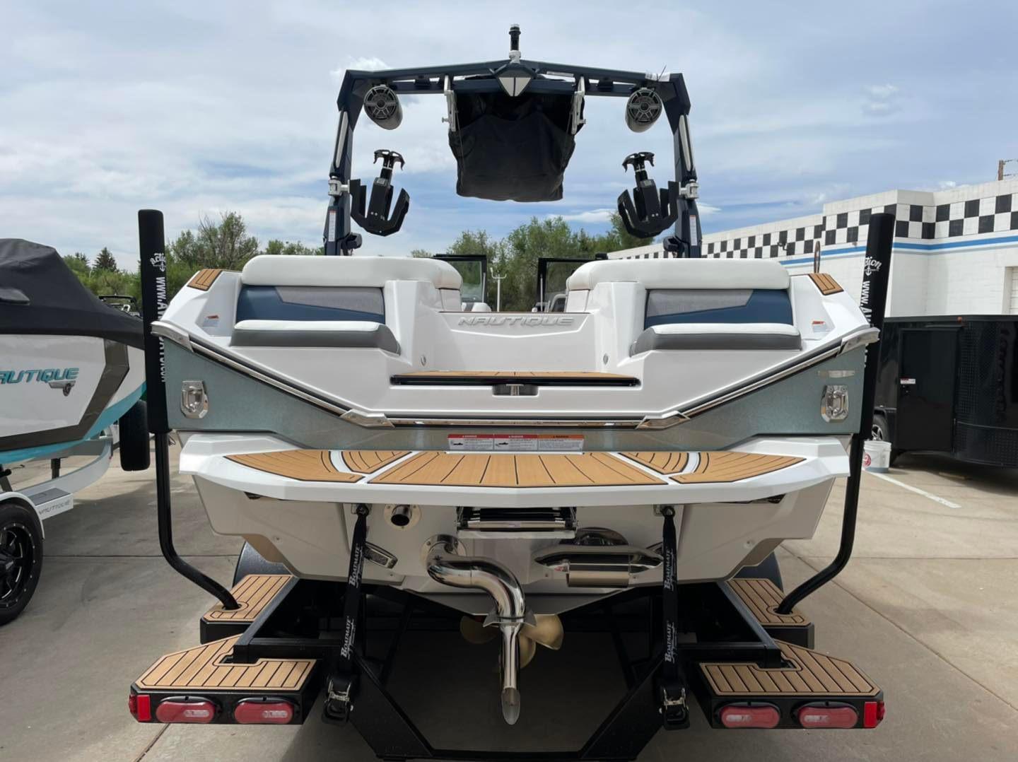 2022 Nautique G23 -55 hours,Thruster!, Original owner