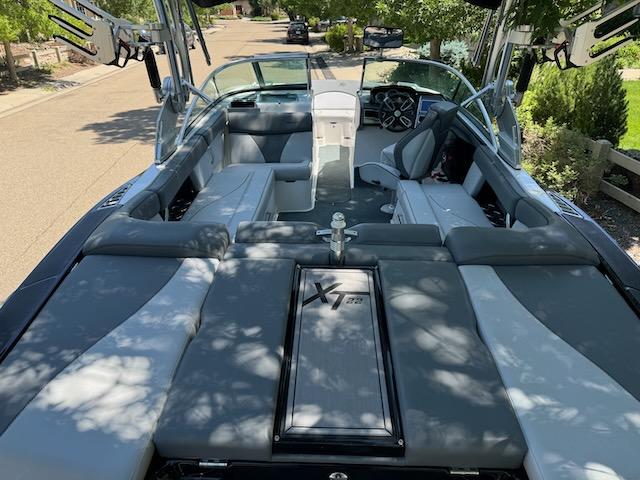2020 MasterCraft XT22 – Low Hours