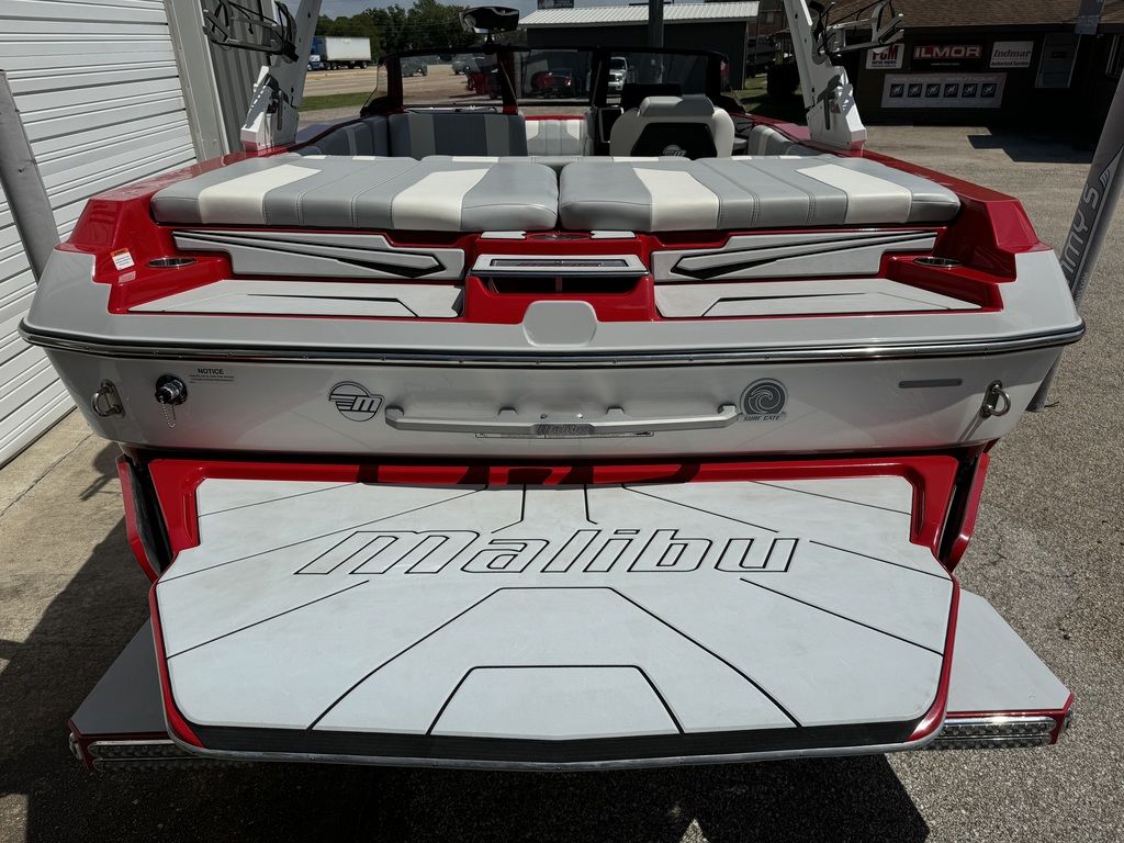 2022 Malibu Boats 21 LX