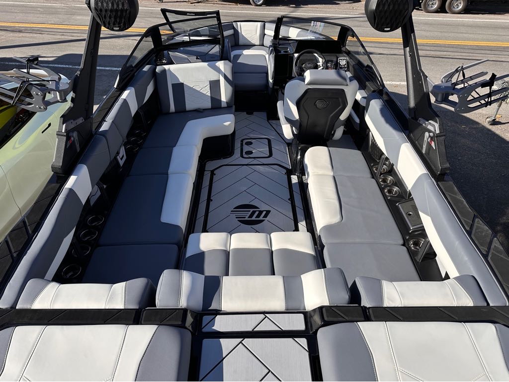 2025 Malibu Boats 23 LSV