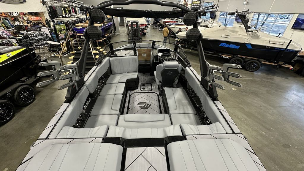 2024 Malibu 22 LSV