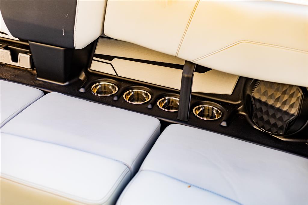 2024 Malibu 22 LSV