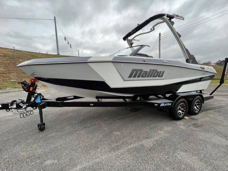 2024 Malibu 21 LX-r