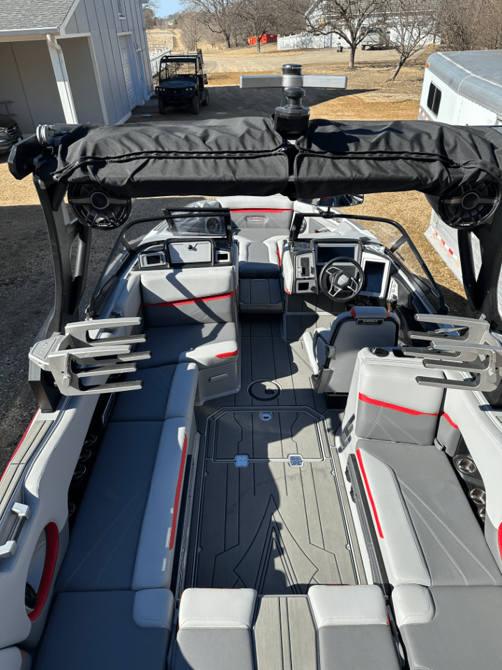 Supra Wakesurf Boat SL400 w/ Dual Stern Thrusters