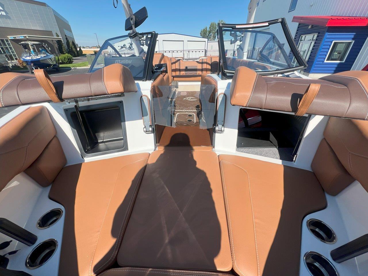 2025 Malibu 23 LSV