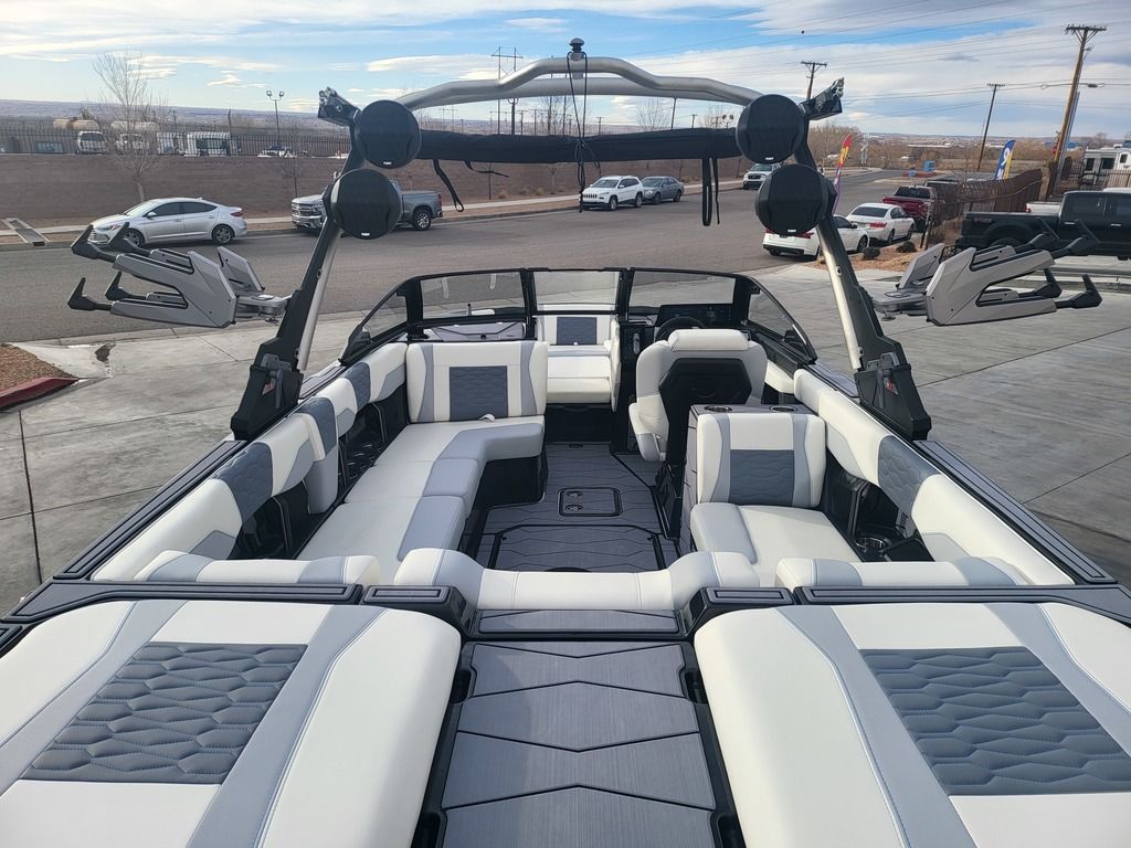 2025 Malibu Boats 24 MXZ Icon