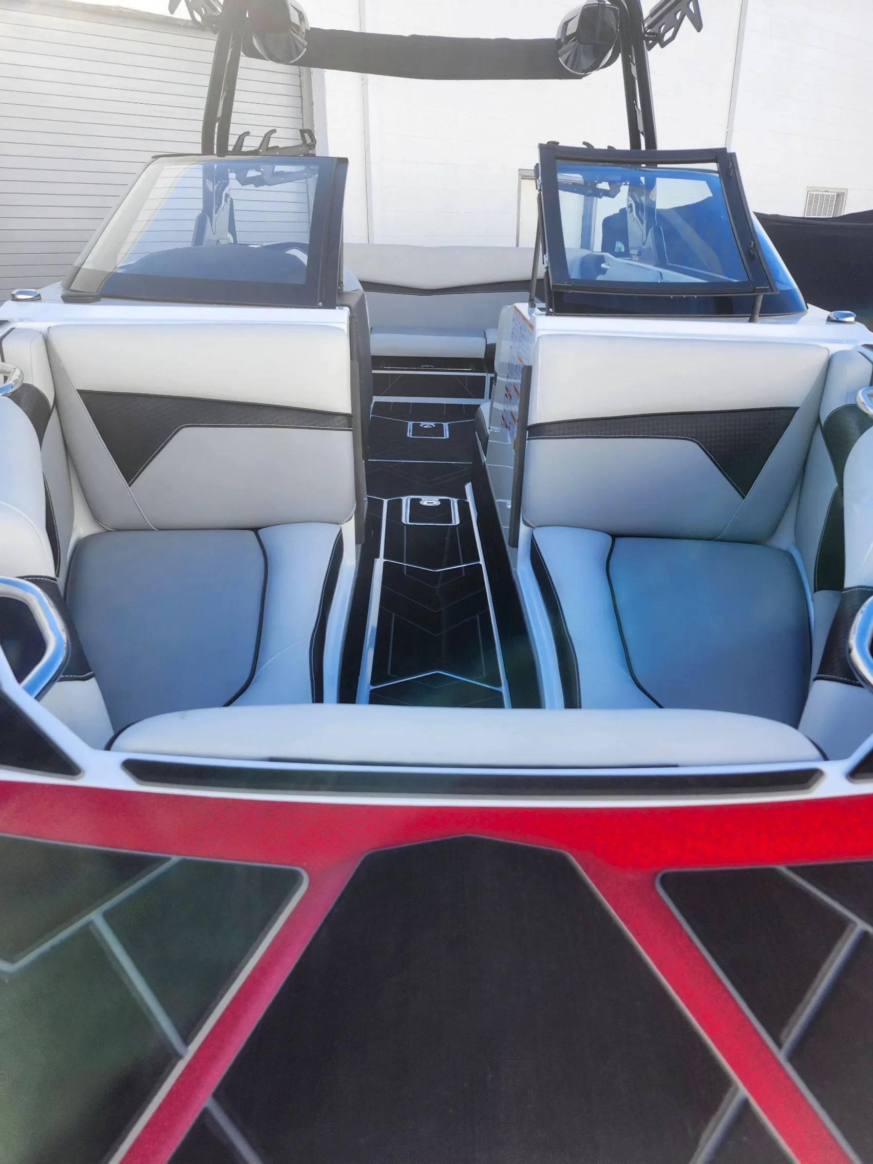 2025 Supreme S220