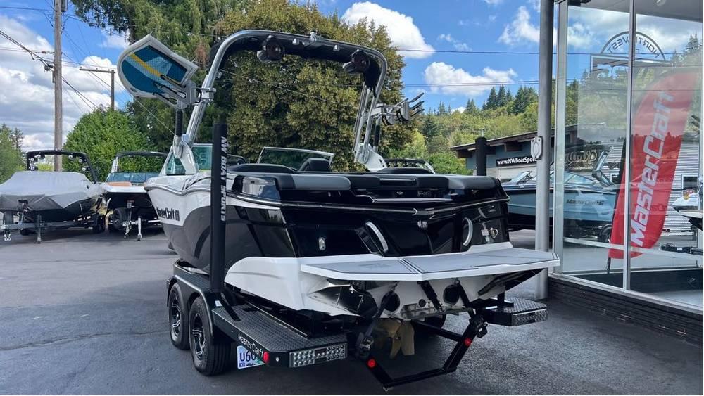 2021 MasterCraft XT21