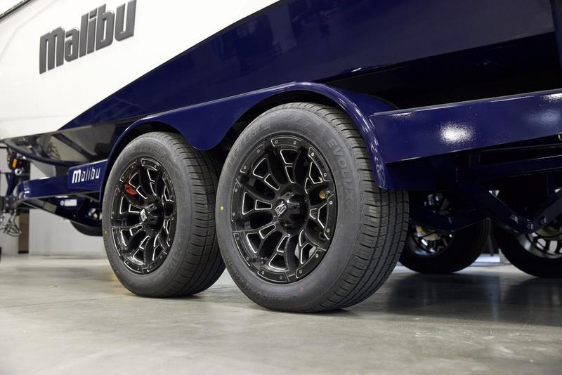 2025 Malibu 23 LSV