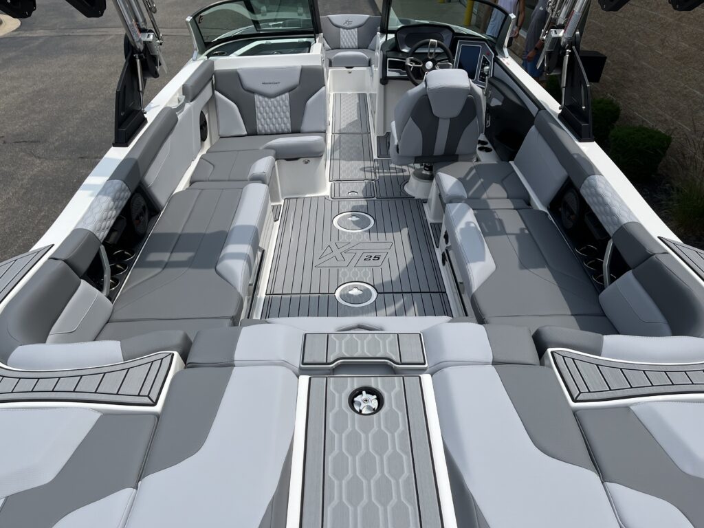 2024 MasterCraft XT25