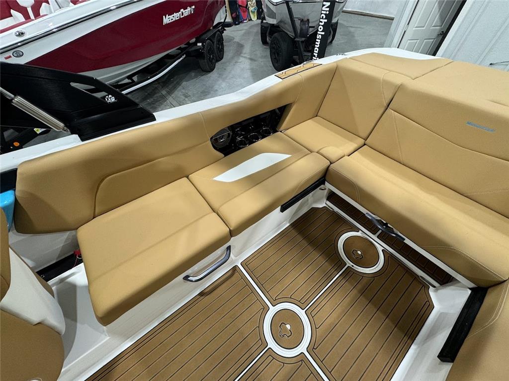 2022 MasterCraft NXT 24
