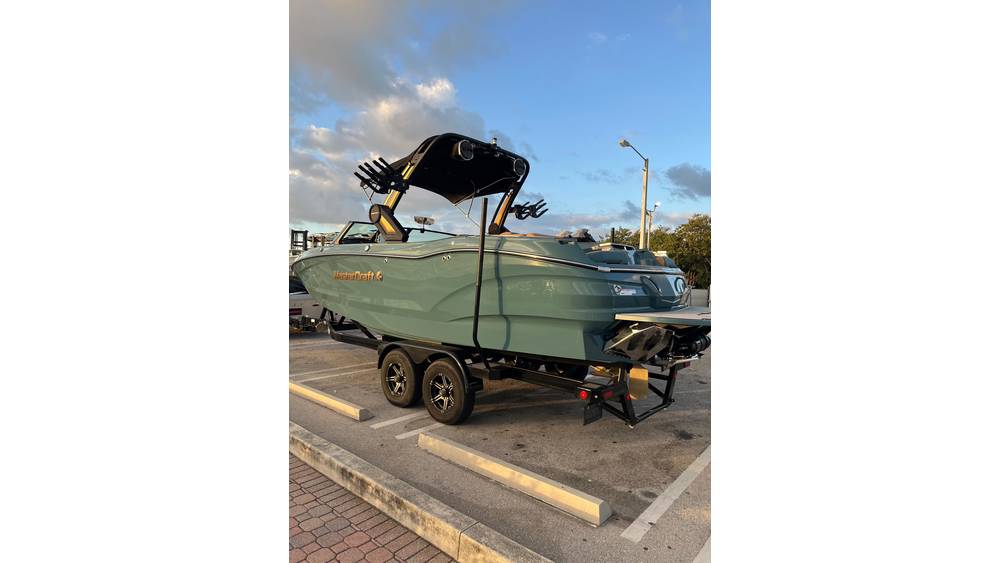 2025 Magnetic blue  Mastercraft X24