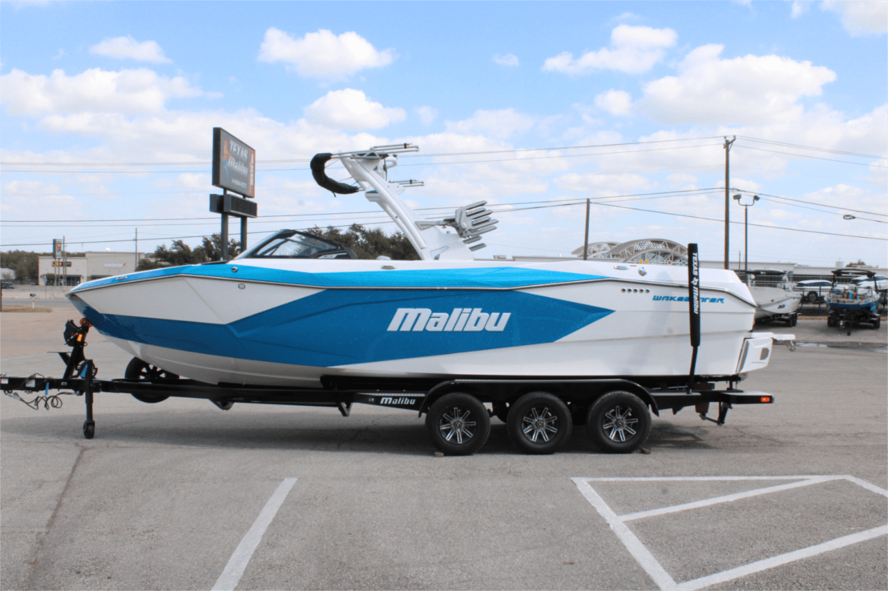 2025 Malibu 26 LSV