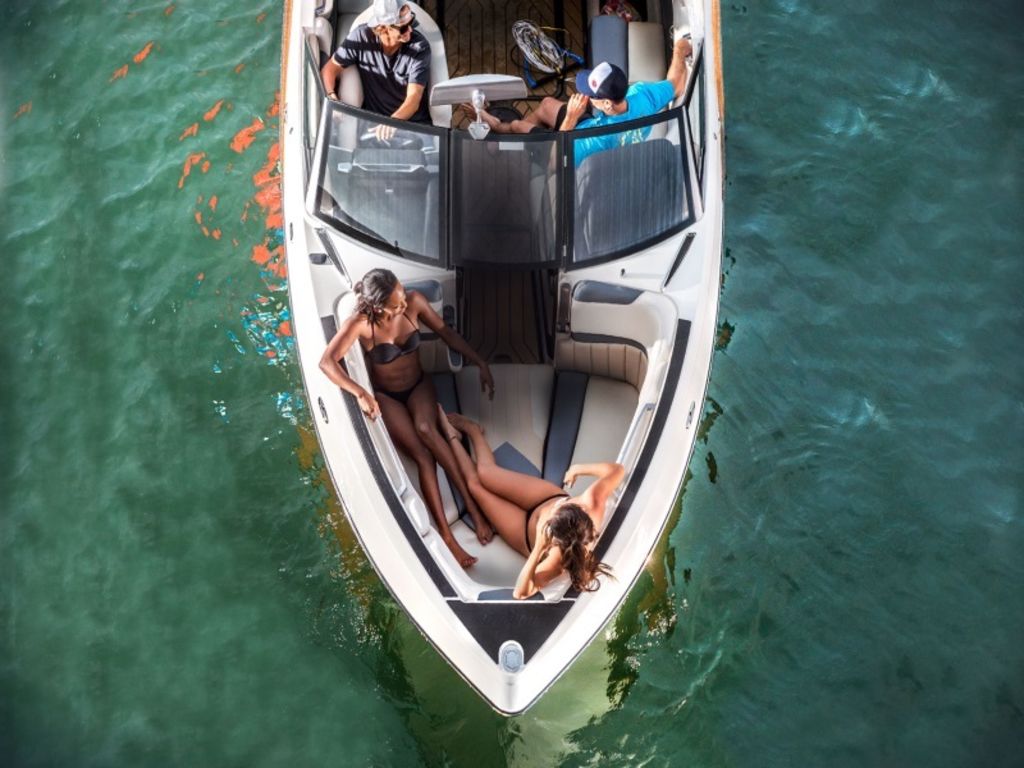 2017 Malibu Boats 25 LSV