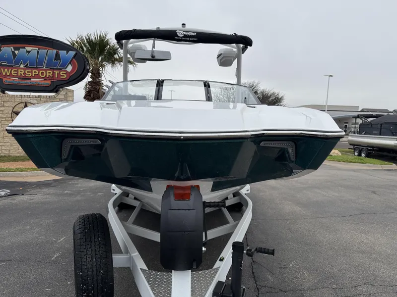2025 Malibu 23 MXZ