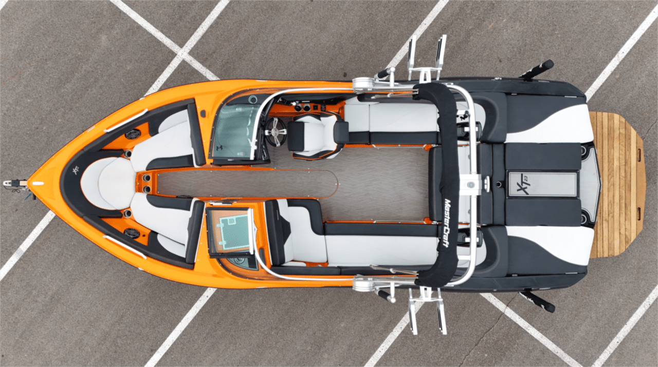 2017 MasterCraft XT23 6.2L GDI Engine!