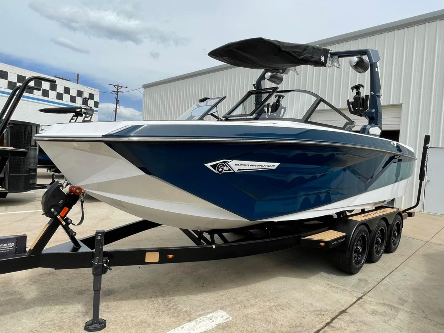 2022 Nautique G23 -55 hours,Thruster!, Original owner