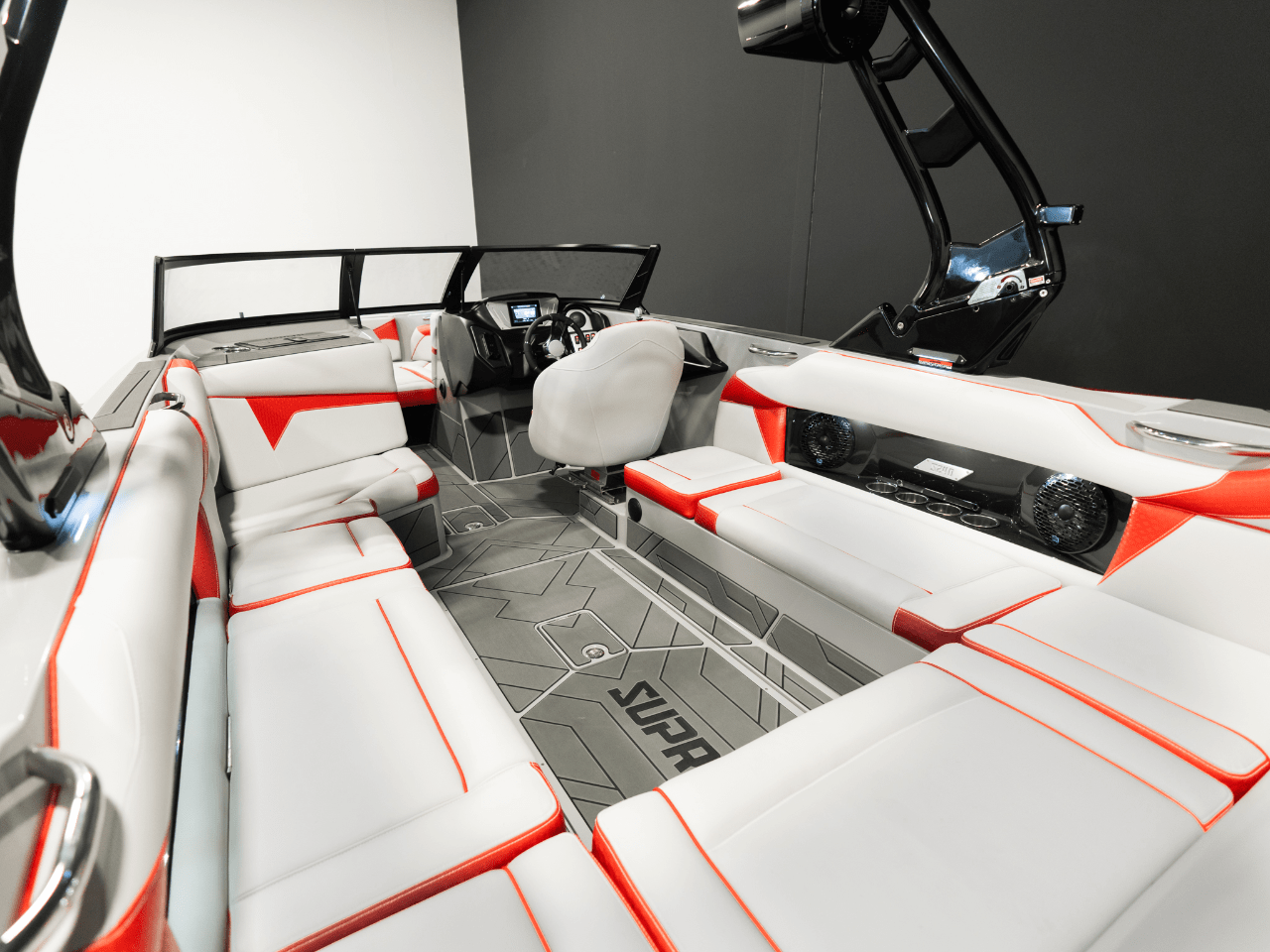 Supreme Boats S240 V-Drive 24 2025