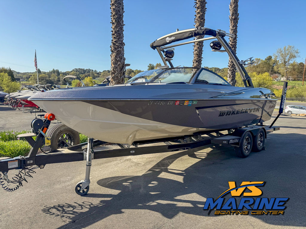 2016 Malibu Boats 23 LSV
