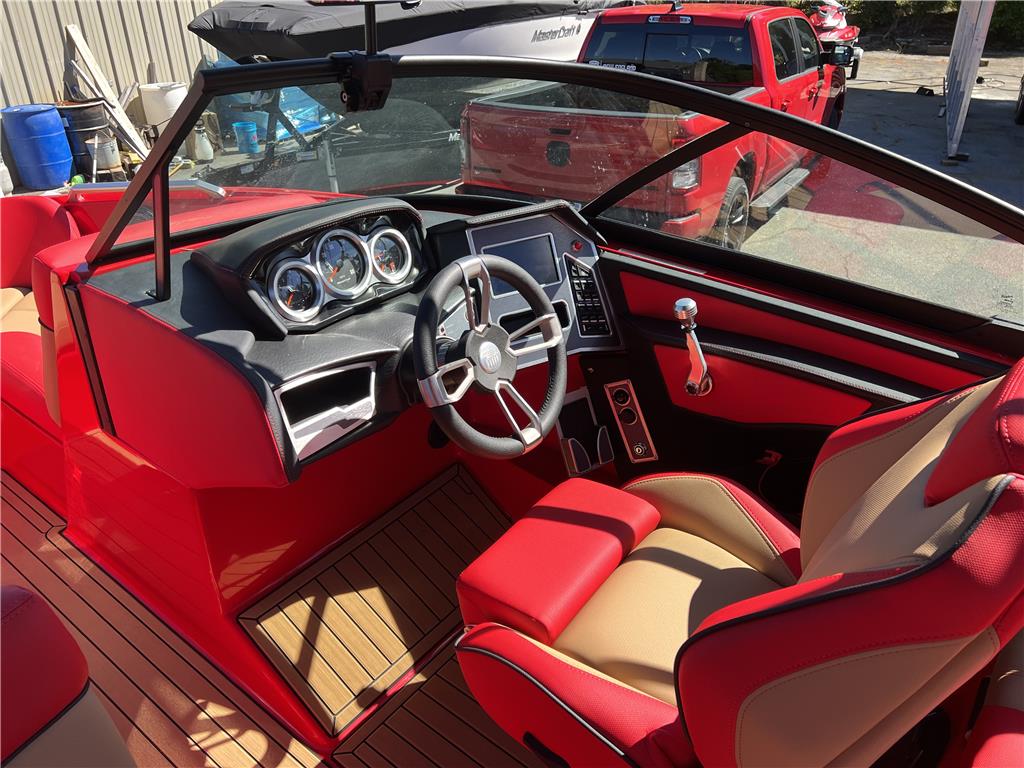 2022 MasterCraft XT20 - Immaculate