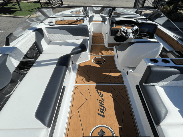 2024 TIGE Z3 23.5 foot wavemaker
