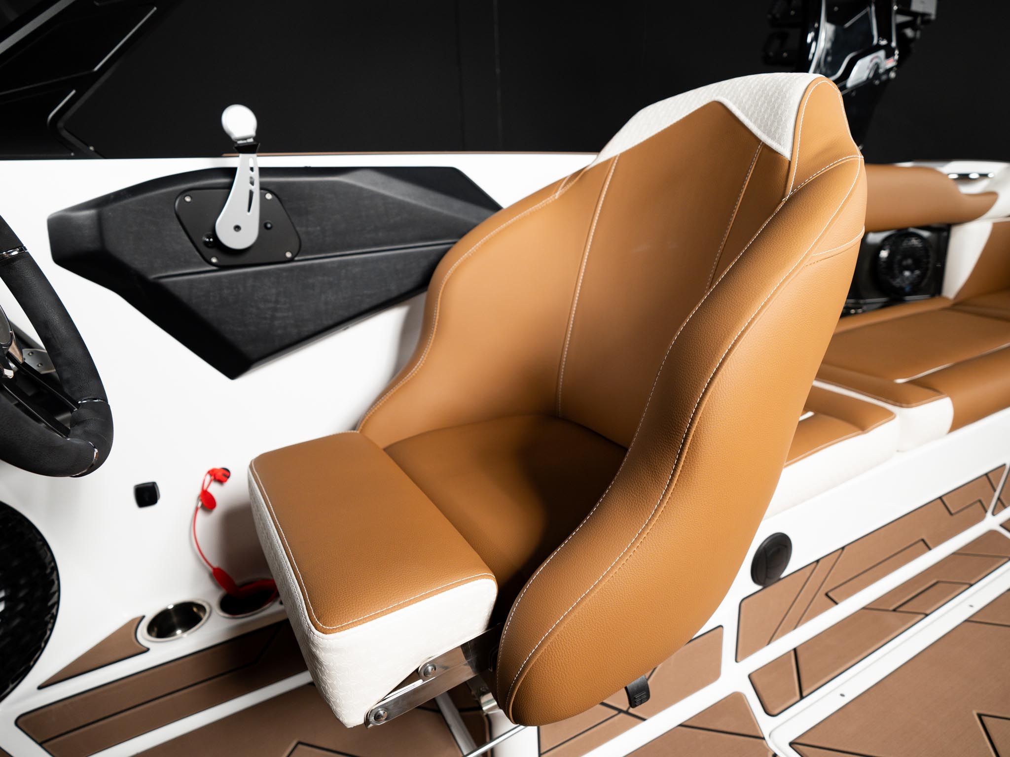 2025 Supreme S240 &#8211; White Frost / Castano Brown Interior