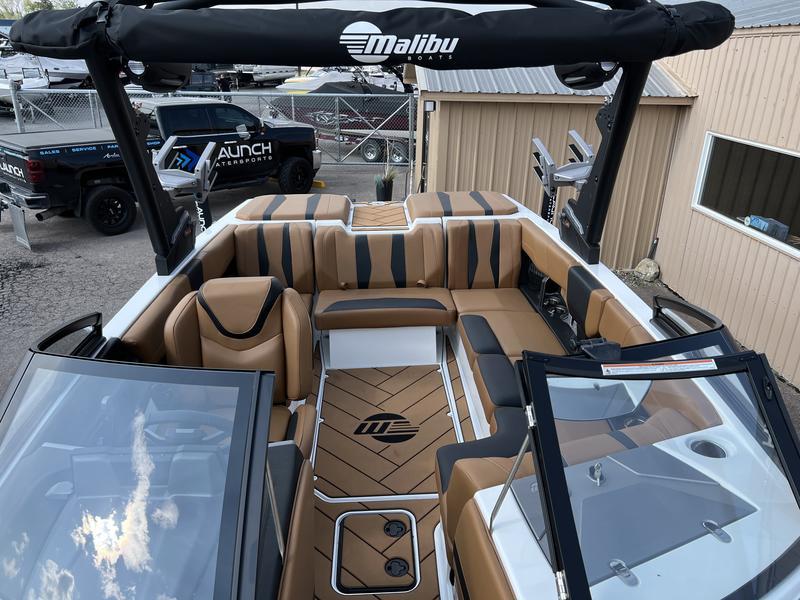 2023 Malibu 22 LSV