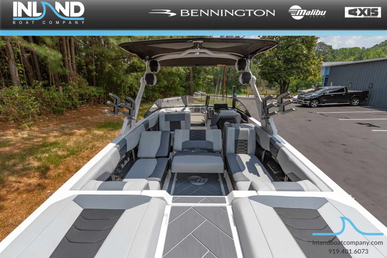 2024 Malibu Boats 25 LSV