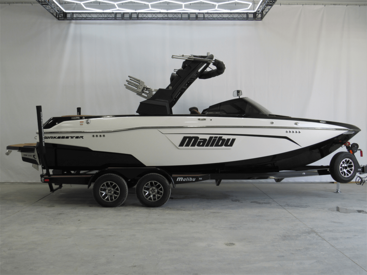 2022 Malibu 23 LSV