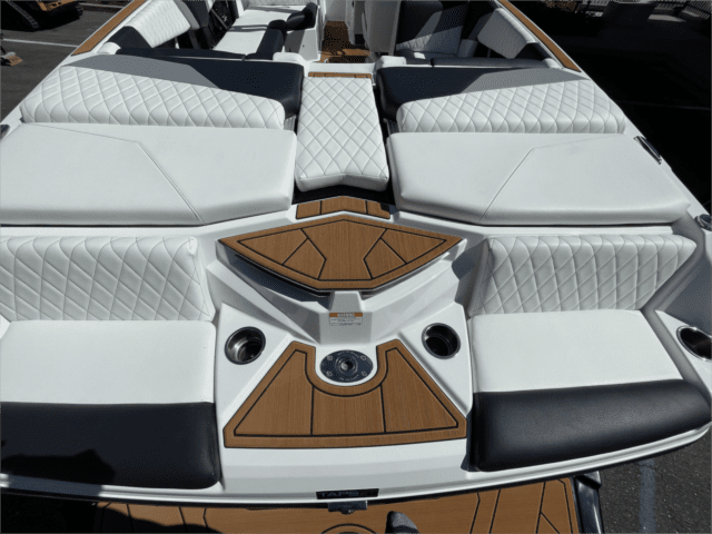 2024 TIGE Z3 23.5 foot wavemaker