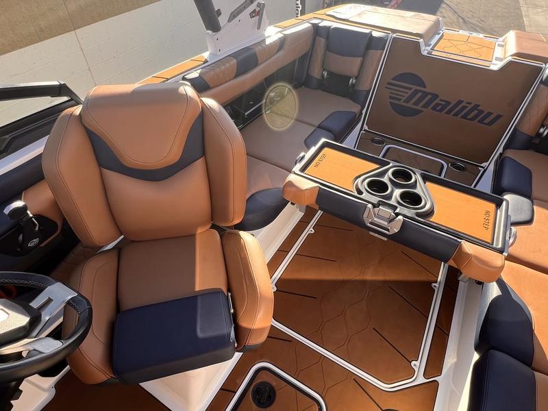 2023 Malibu M220