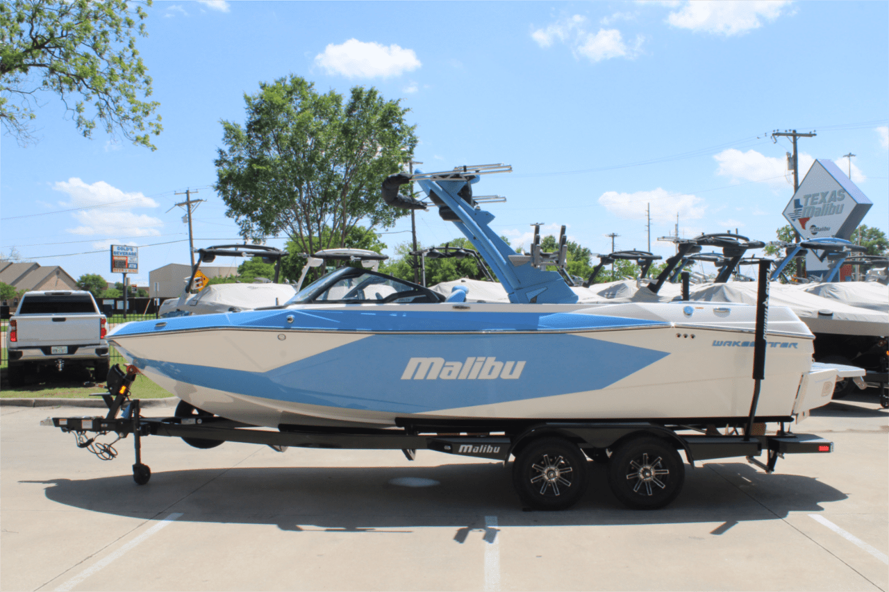 2025 Malibu 23 LSV