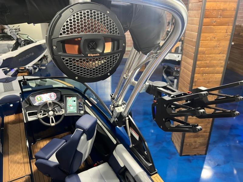 New 2024 MasterCraft XT23