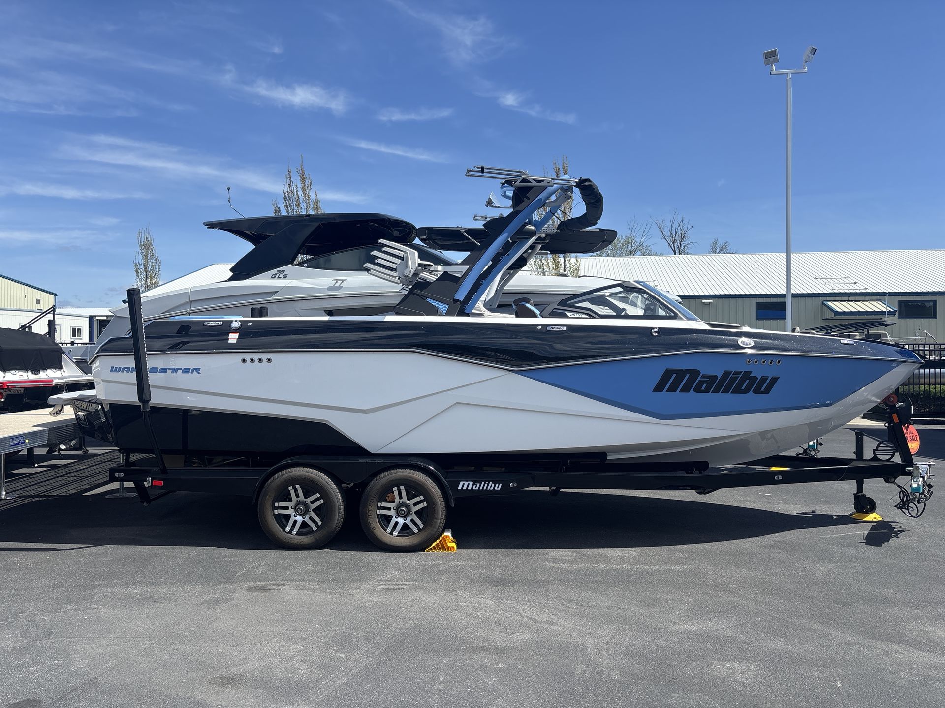 2024 Malibu 25LSV