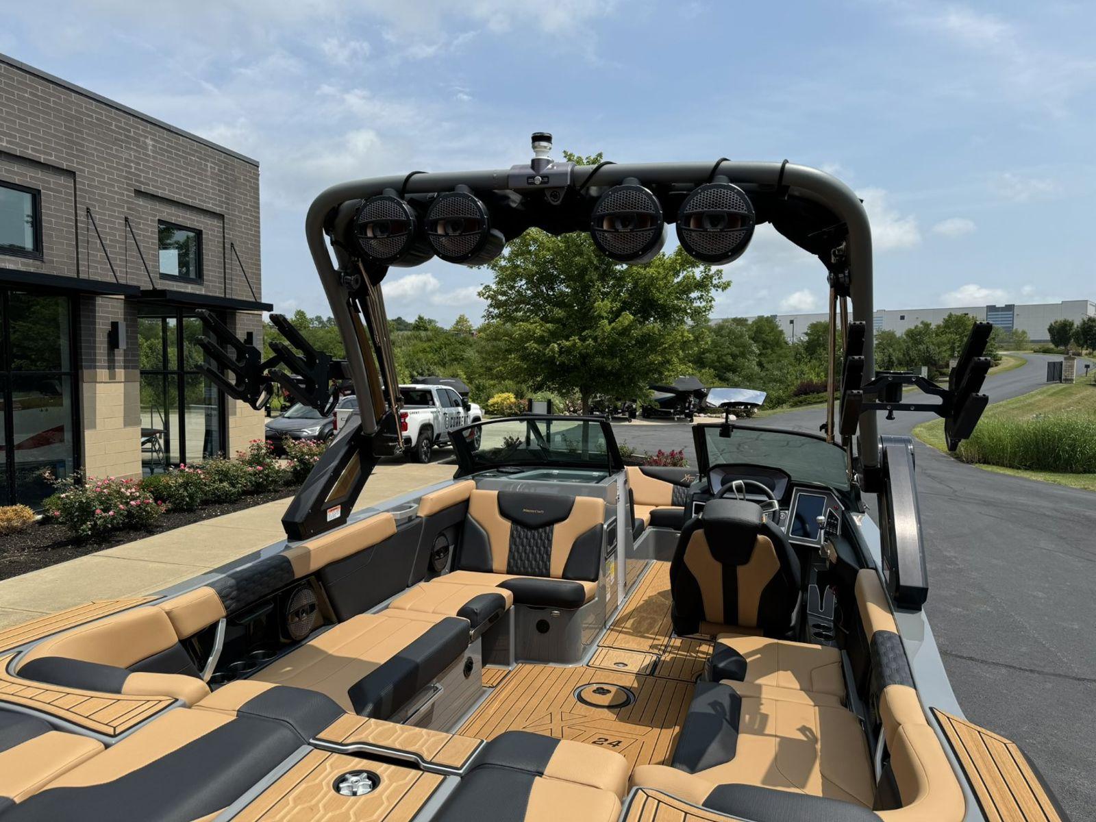 2023 MasterCraft XT24