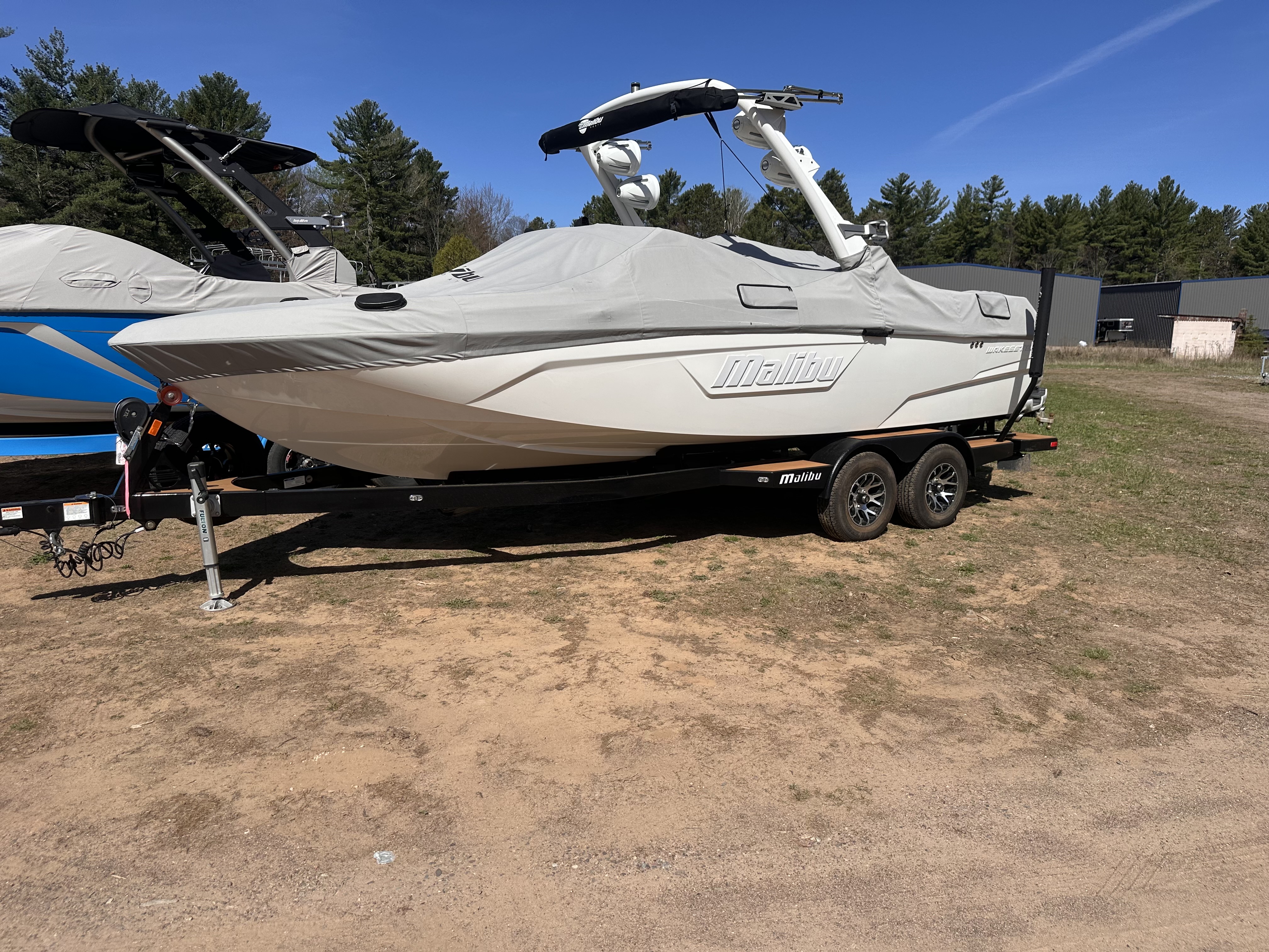 2021 Malibu 23 LSV M6Di