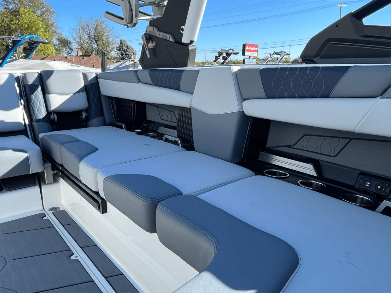 2024 Malibu M220