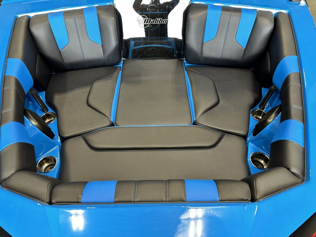 2023 Malibu 21 LX