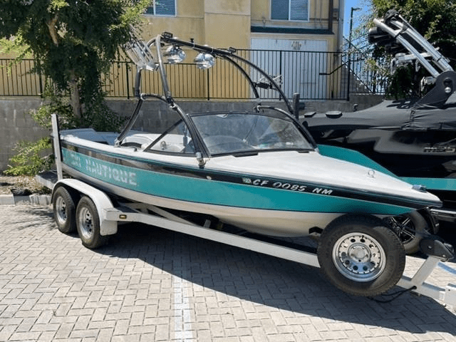 1993 20' Ski Natutique Ski/Wakeboard Boat