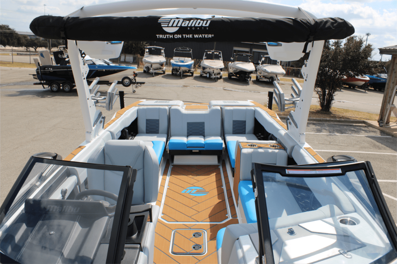 2025 Malibu 26 LSV