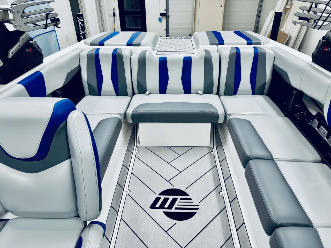 2023 Malibu 22 LSV